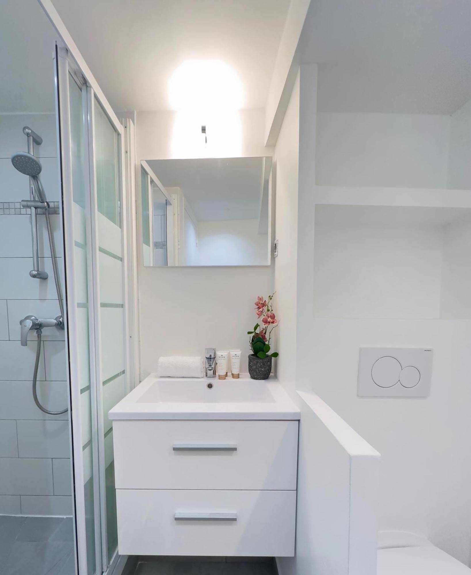 Appartamento Authentic Flat Near Luxembourg Garden Parigi Esterno foto