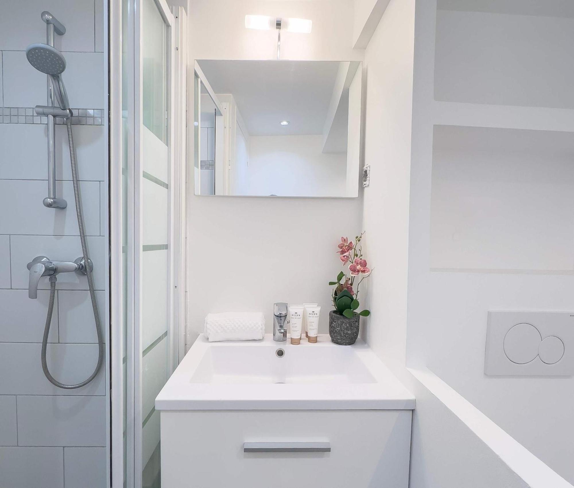 Appartamento Authentic Flat Near Luxembourg Garden Parigi Esterno foto